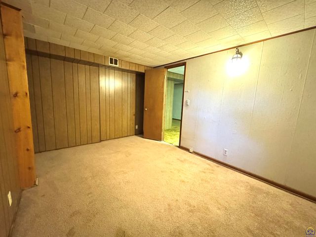 1702 Trowman Way, Emporia, KS 66801