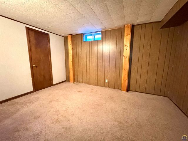 1702 Trowman Way, Emporia, KS 66801