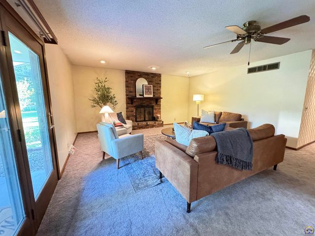 1702 Trowman Way, Emporia, KS 66801