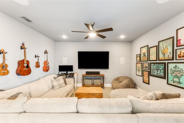 984 Thoroughbred Avenue, Frisco, TX 75036