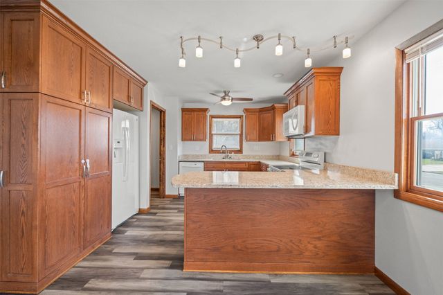 700 W 4th Street, Pella, IA 50219