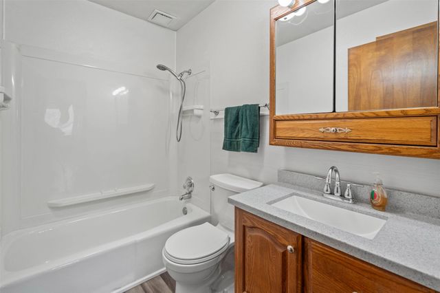 700 W 4th Street, Pella, IA 50219