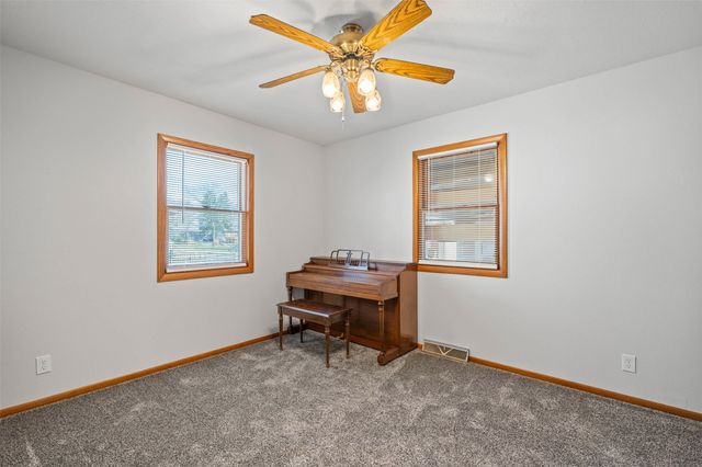 700 W 4th Street, Pella, IA 50219