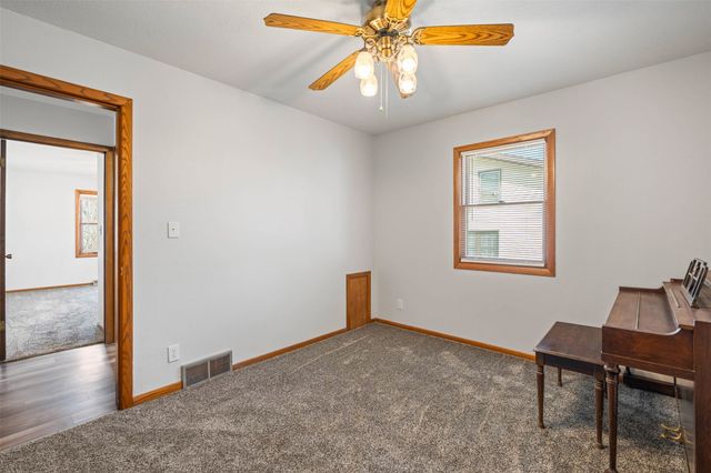 700 W 4th Street, Pella, IA 50219