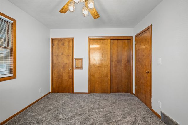 700 W 4th Street, Pella, IA 50219