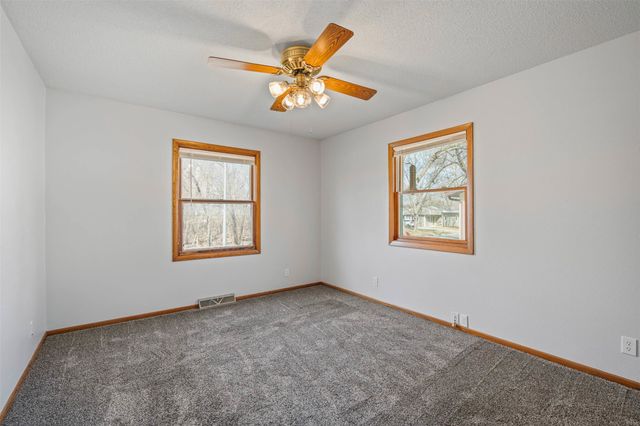 700 W 4th Street, Pella, IA 50219