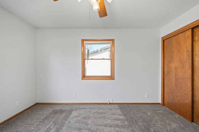 700 W 4th Street, Pella, IA 50219