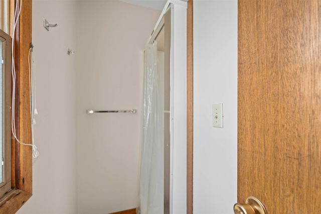 700 W 4th Street, Pella, IA 50219