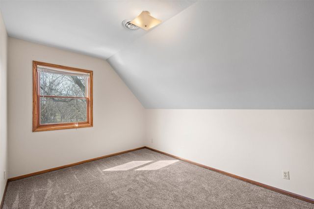 700 W 4th Street, Pella, IA 50219