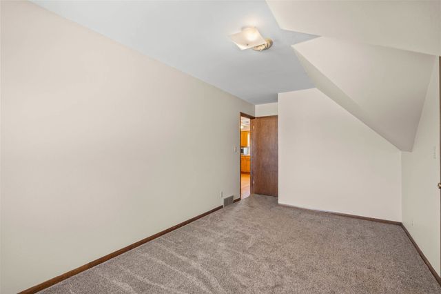 700 W 4th Street, Pella, IA 50219