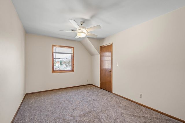 700 W 4th Street, Pella, IA 50219