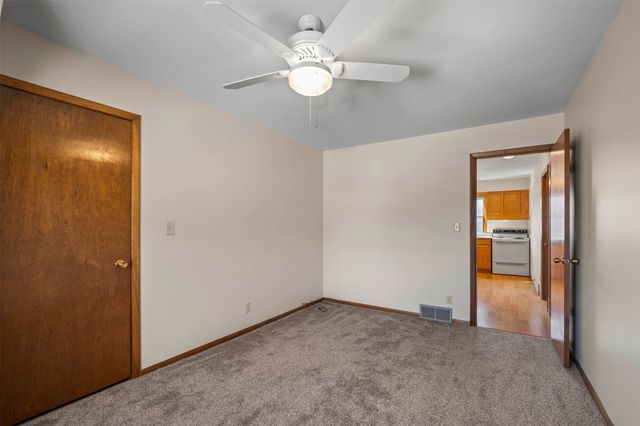 700 W 4th Street, Pella, IA 50219