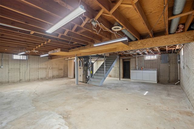 700 W 4th Street, Pella, IA 50219