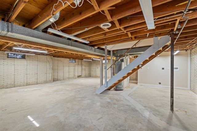 700 W 4th Street, Pella, IA 50219