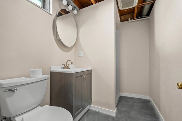 700 W 4th Street, Pella, IA 50219