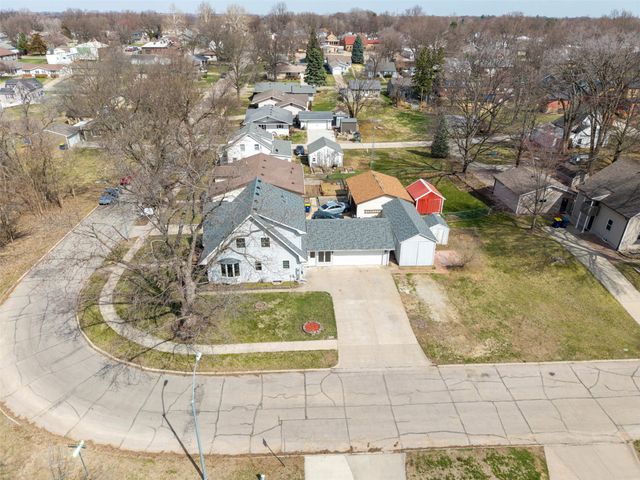 700 W 4th Street, Pella, IA 50219