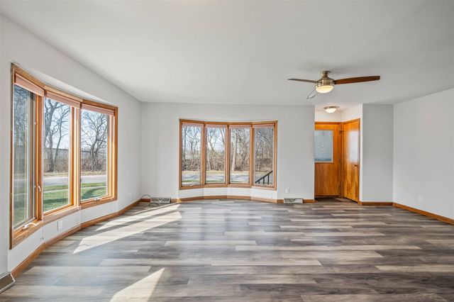 700 W 4th Street, Pella, IA 50219