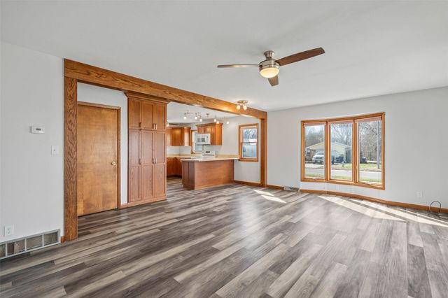 700 W 4th Street, Pella, IA 50219