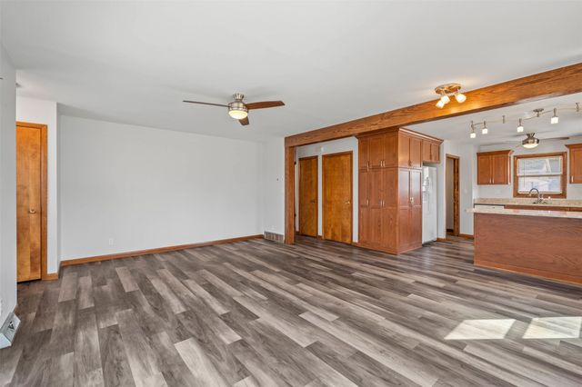 700 W 4th Street, Pella, IA 50219