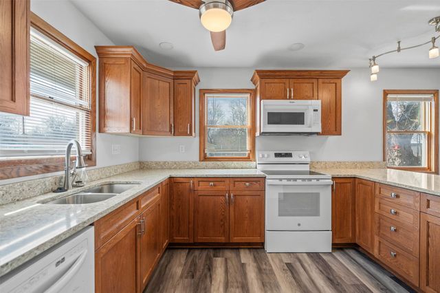 700 W 4th Street, Pella, IA 50219