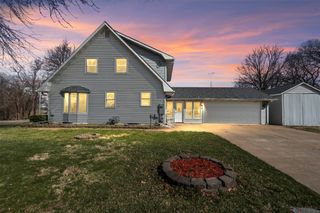 700 W 4th Street, Pella, IA 50219