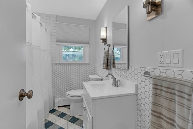 41 Church St, Uxbridge, MA 01569