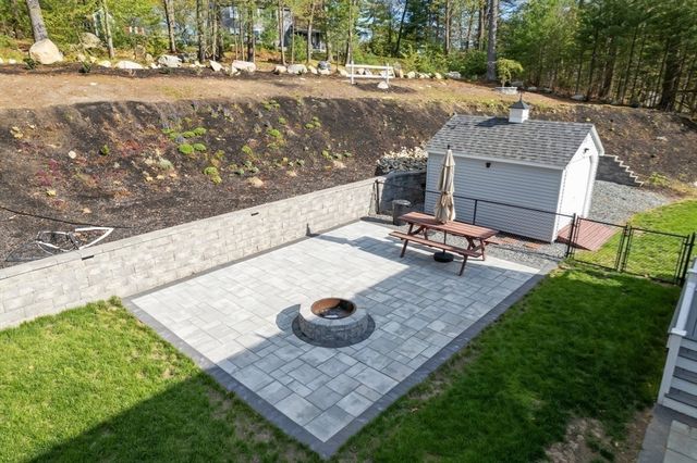41 Church St, Uxbridge, MA 01569