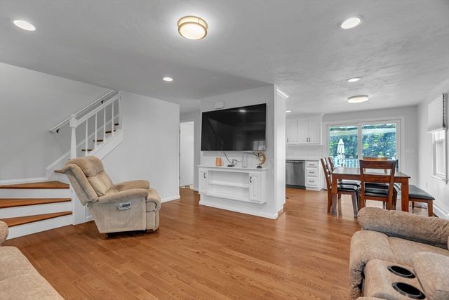 41 Church St, Uxbridge, MA 01569