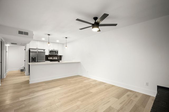 909 Reinli ST 103, Austin, TX 78751