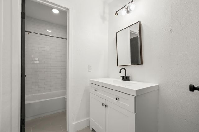 909 Reinli ST 103, Austin, TX 78751