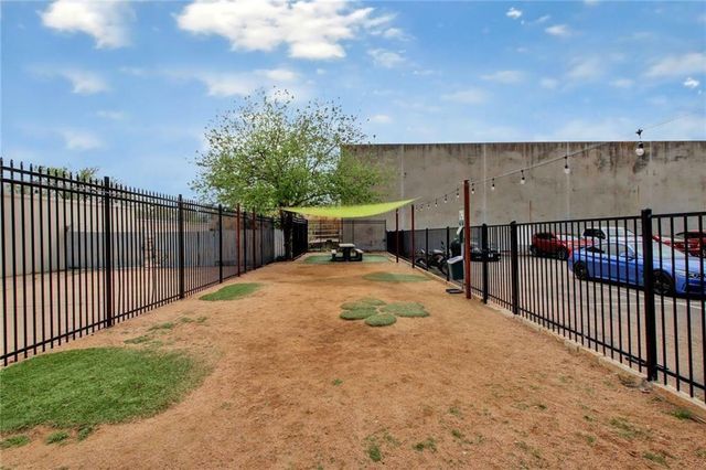 909 Reinli ST 103, Austin, TX 78751