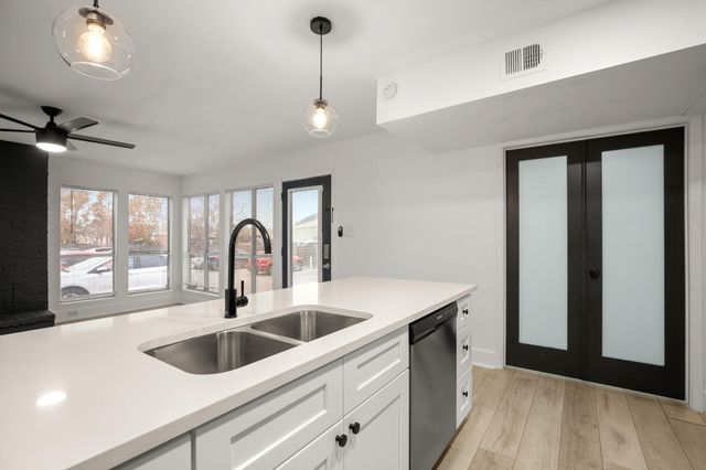909 Reinli ST 103, Austin, TX 78751