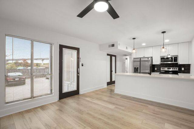 909 Reinli ST 103, Austin, TX 78751