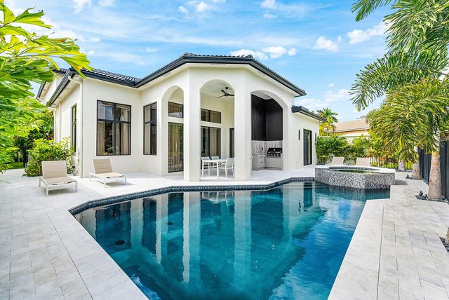 17760 Villa Club Way, Boca Raton, FL 33496