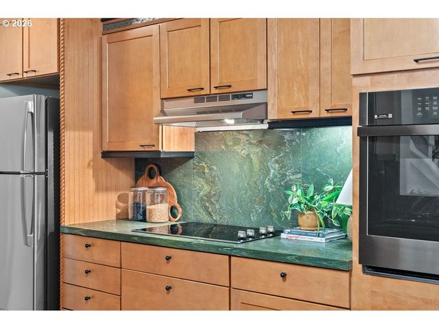 277 N HAYDEN BAY Dr, Portland, OR 97217