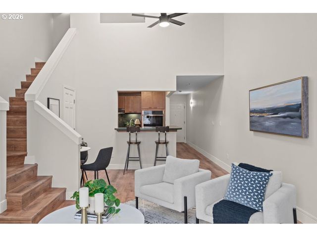 277 N HAYDEN BAY Dr, Portland, OR 97217