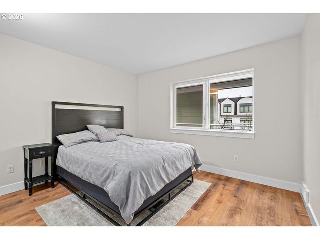 277 N HAYDEN BAY Dr, Portland, OR 97217