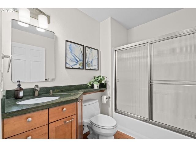 277 N HAYDEN BAY Dr, Portland, OR 97217