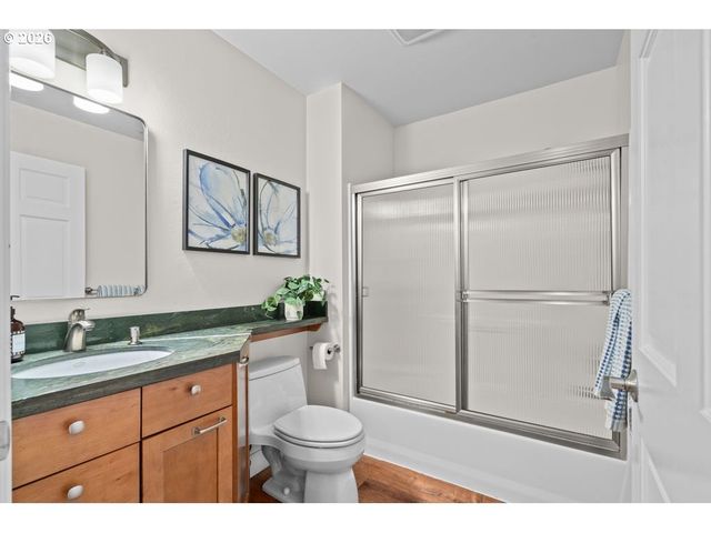 277 N HAYDEN BAY Dr, Portland, OR 97217