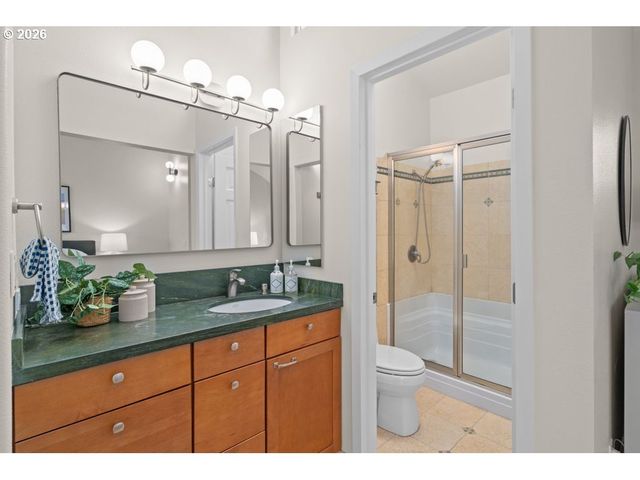 277 N HAYDEN BAY Dr, Portland, OR 97217