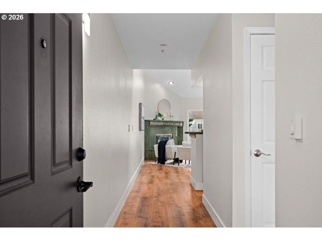 277 N HAYDEN BAY Dr, Portland, OR 97217