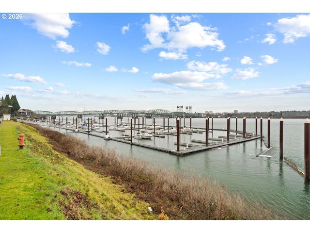 277 N HAYDEN BAY Dr, Portland, OR 97217