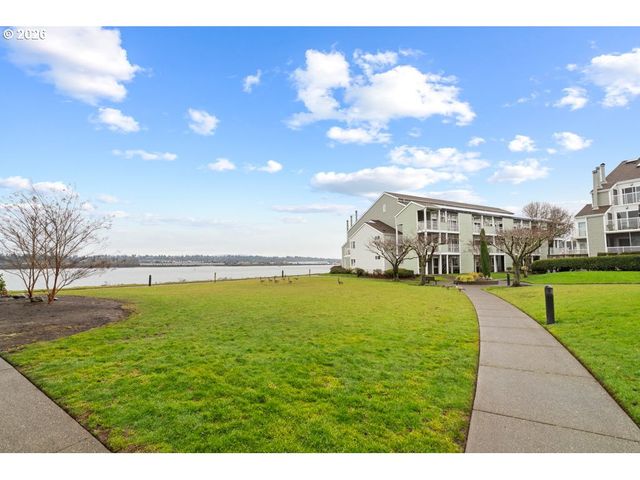277 N HAYDEN BAY Dr, Portland, OR 97217