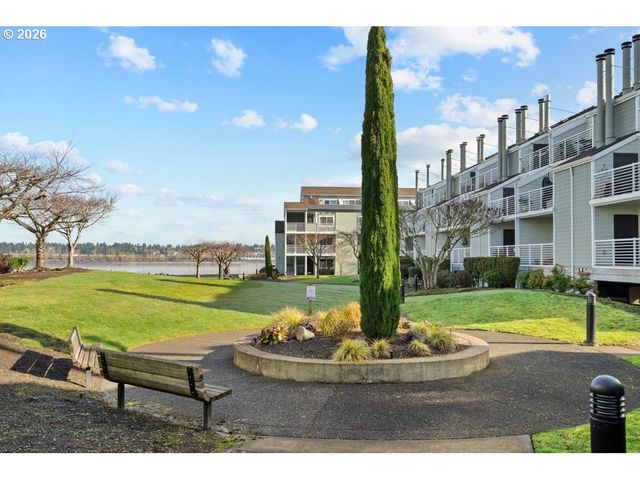 277 N HAYDEN BAY Dr, Portland, OR 97217