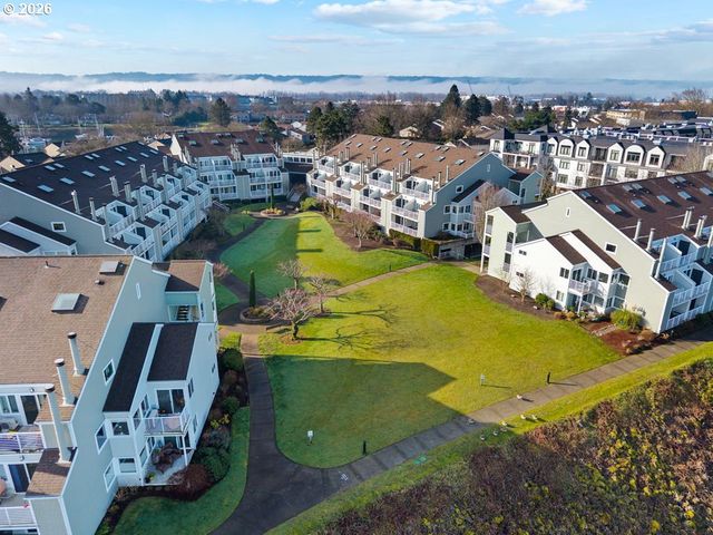 277 N HAYDEN BAY Dr, Portland, OR 97217