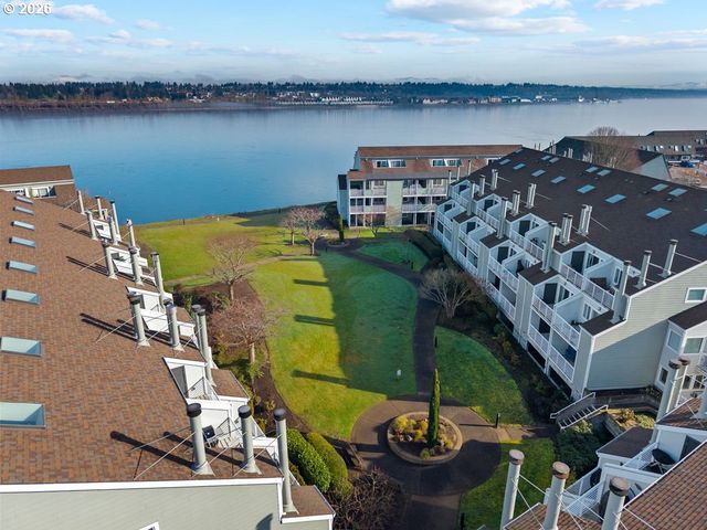 277 N HAYDEN BAY Dr, Portland, OR 97217