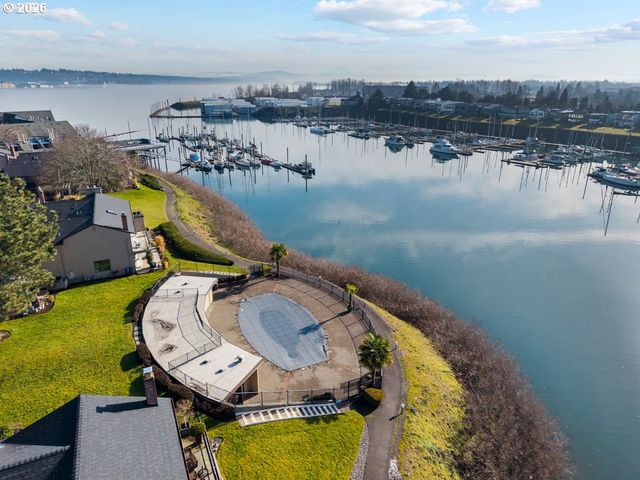 277 N HAYDEN BAY Dr, Portland, OR 97217
