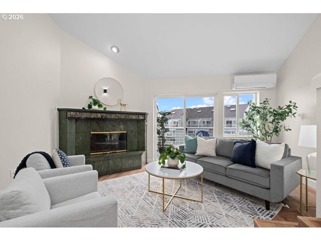 277 N HAYDEN BAY Dr, Portland, OR 97217