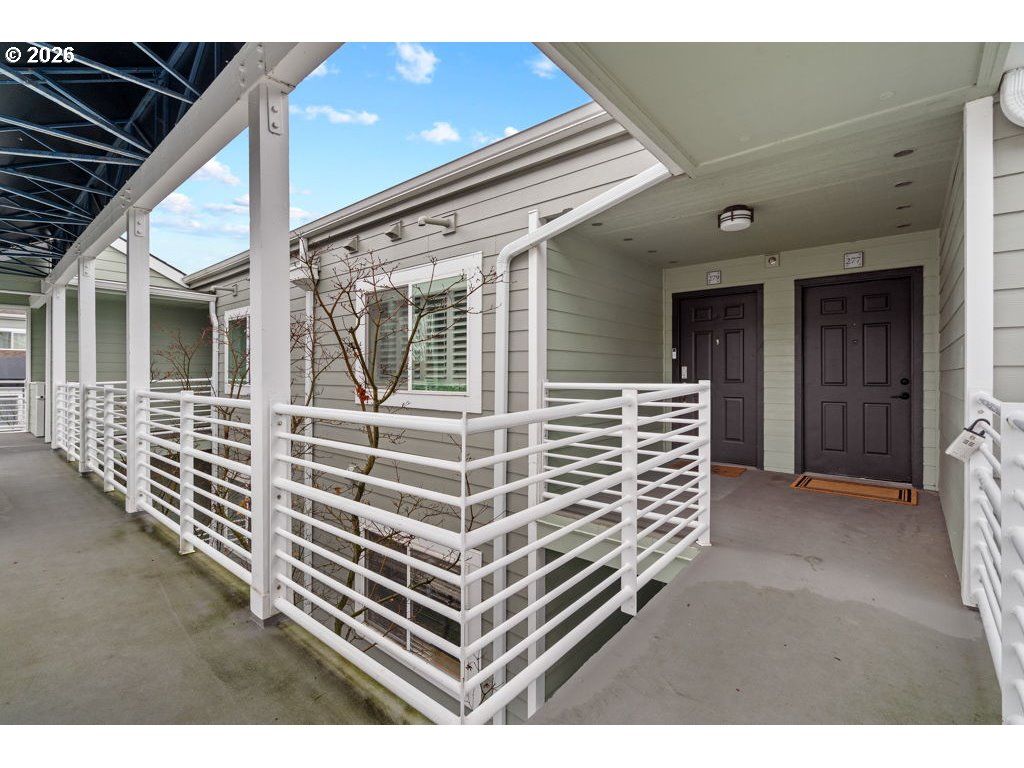 277 N HAYDEN BAY Dr, Portland, OR 97217