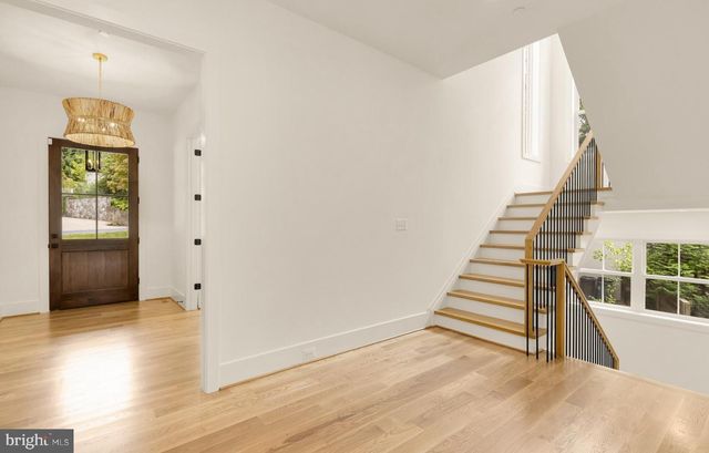 5435 MOHICAN RD, Bethesda, MD 20816